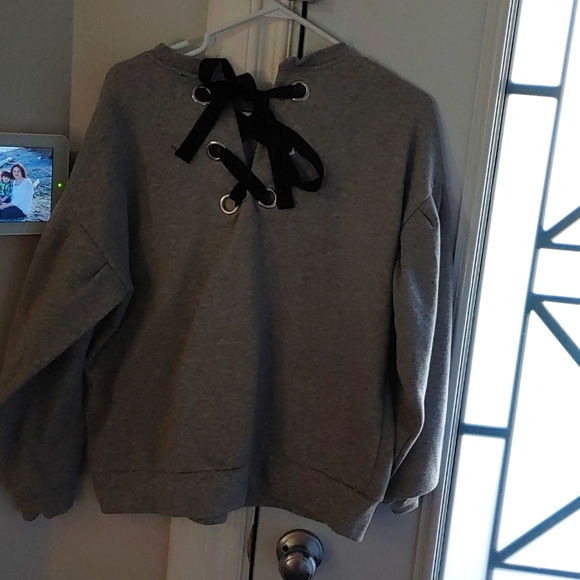 Women's sweater size medium - Picture 2 of 4